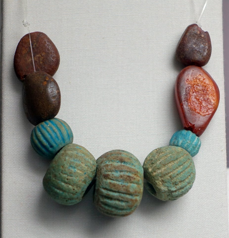 Necklace with Roman ribbed beads, Haulchain, Hainut, amber and ceramic - Cinquantenaire Museum - Brussels, Belgium - DSC08733