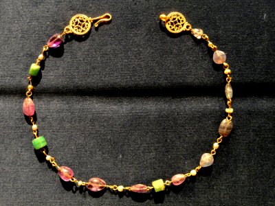 Necklace with Gemstones, 500s AD, Early Byzantine, gold with amethyst, sapphire, feldspar, and pearls - Cleveland Museum of Art - DSC08331