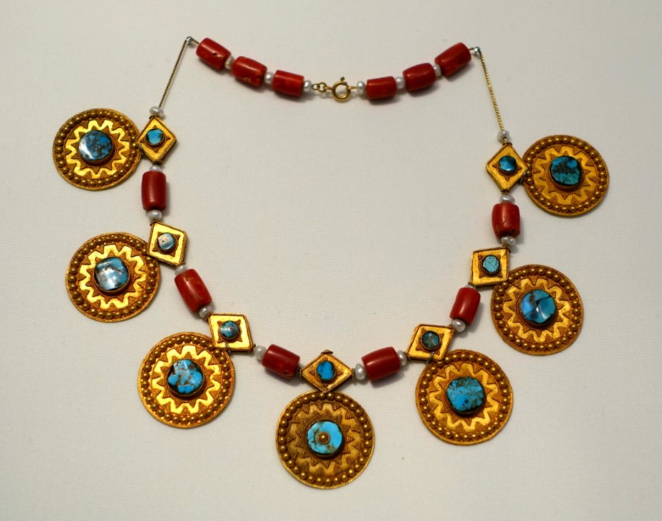 Necklace, South Arabia, probably late 1800s, gold, turquoise, coral - Dallas Museum of Art - DSC04942