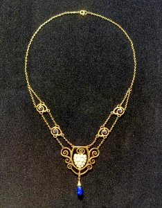 Necklace by Ernst Riegel, c. 1912, gilt silver, freshwater pearls, lapis lazuli - Museum Künstlerkolonie Darmstadt - Mathildenhöhe - Darmstadt, Germany - DSC06224