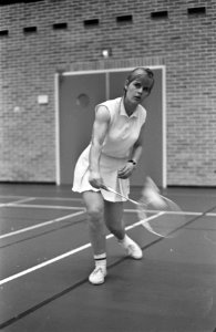 Nederlandse kampioenschappen Badminton Schiedam. Agnes Geene in aktie kampioene , Bestanddeelnr 921-2094