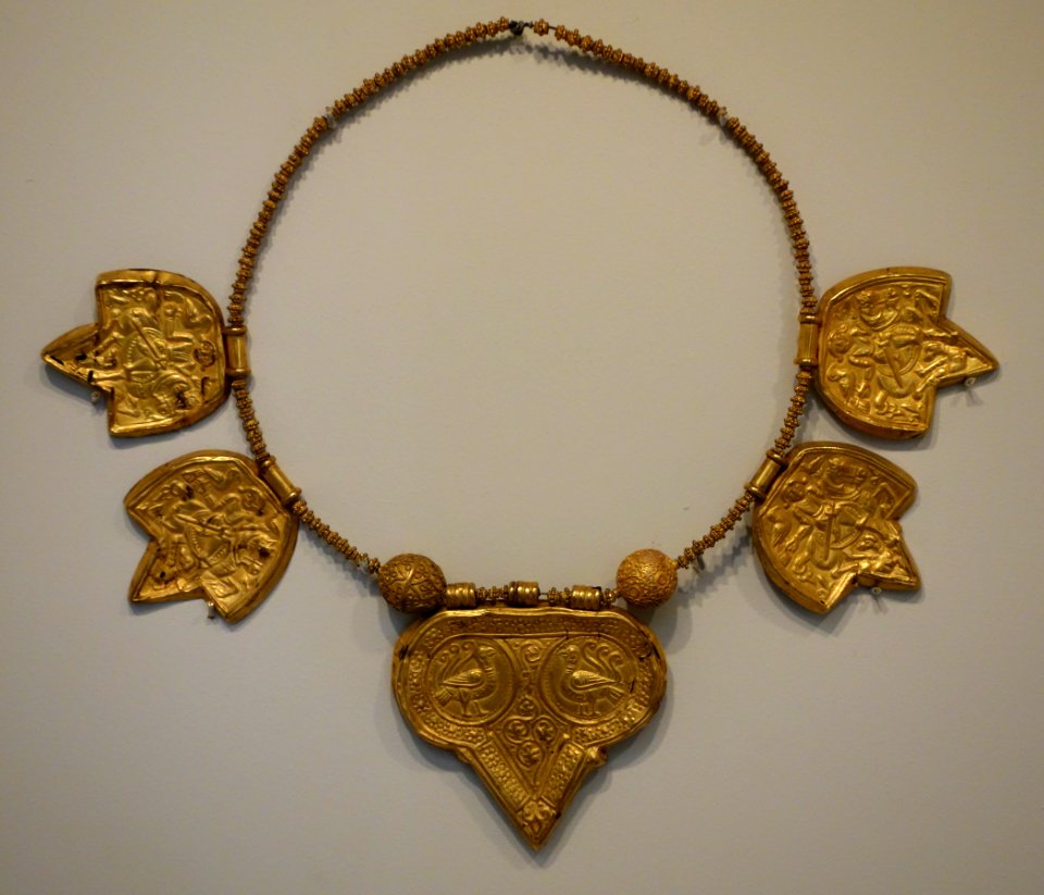 Necklace with plaques of birds and horsemen, Iran, 10th or 11th century AD, gold sheet with repousse decoraton - Cincinnati Art Museum - DSC04174