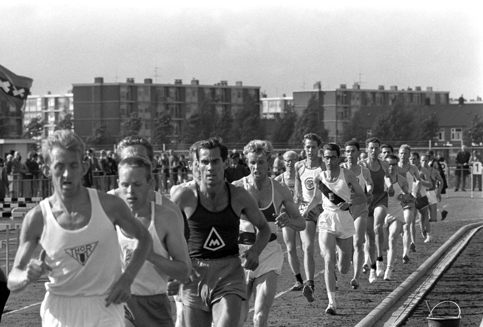 Nederlandse kampioenschappen atletiek, 10.000 meter her Piet Beelen en achter he, Bestanddeelnr 919-4271