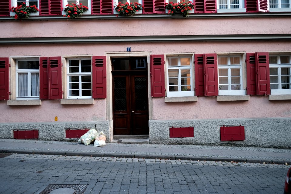 Neckarhalde-hauseingang-1