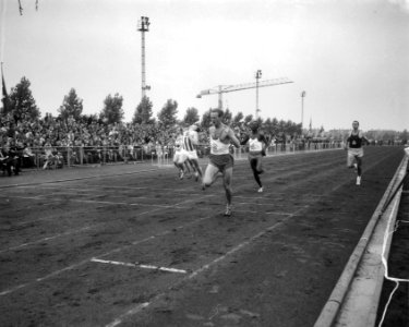 Nederlandse Kampioenschappen Atletiek, finish 200 meter eerste Leo de Winter, Bestanddeelnr 919-4291