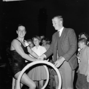Nederlandse kampioenschappen 1500 meter zwemmen J Bonfekse en Judith de Nijs, Bestanddeelnr 914-1572