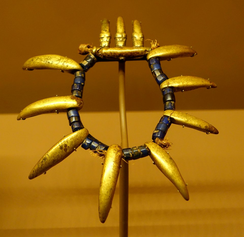 Necklace, Dan and Gere peoples, Libera, mid 20th century, brass, glass beads, fiber - National Museum of Natural History, United States - DSC00478