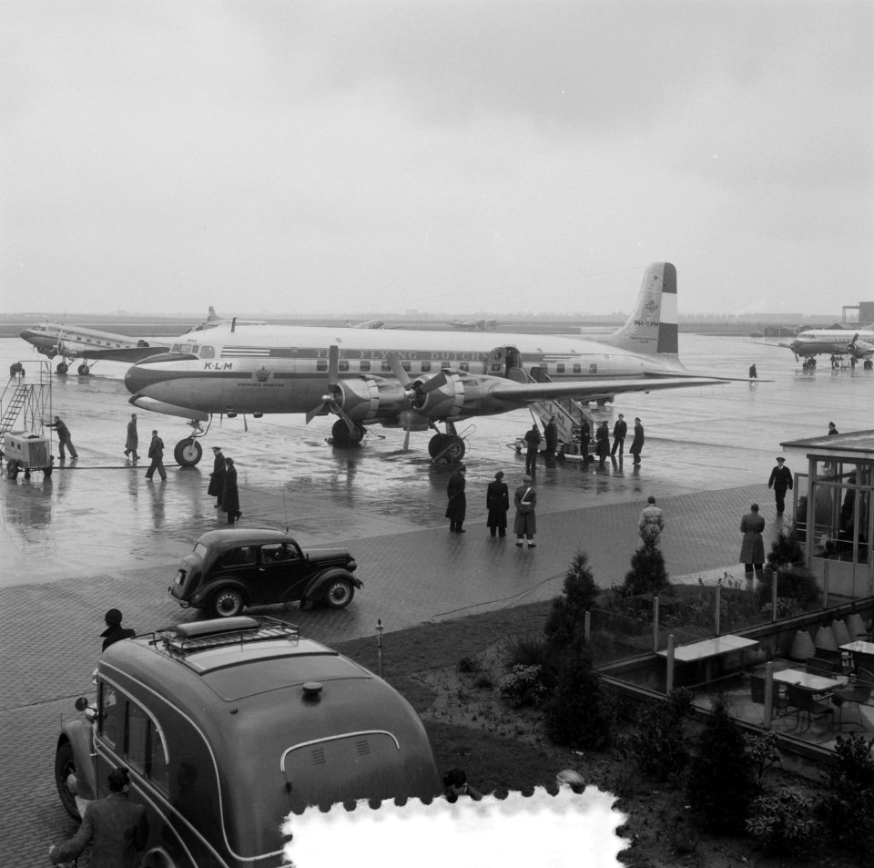 Nederlandse delegatie naar Zuid-afrika ( Jan van Riebeekfeesten ) vliegtuig Doug, Bestanddeelnr 905-0220