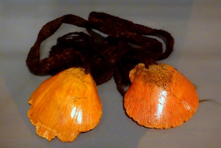 Necklace, Peru, Nasca-Wari, south coast, c. 600 AD, braided llama wool, spondylus shell - Krannert Art Museum, UIUC - DSC06468