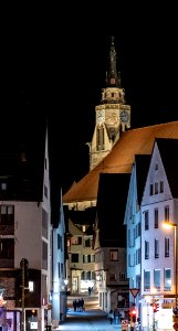 Neckargasse mit Stiftskirche bei Nacht 2019 gesehen aus der Gartenstraße