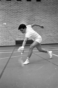 Nederlandse kampioenschappen Badminton Schiedam. Kampioen bij de heren Herman Le, Bestanddeelnr 921-2096
