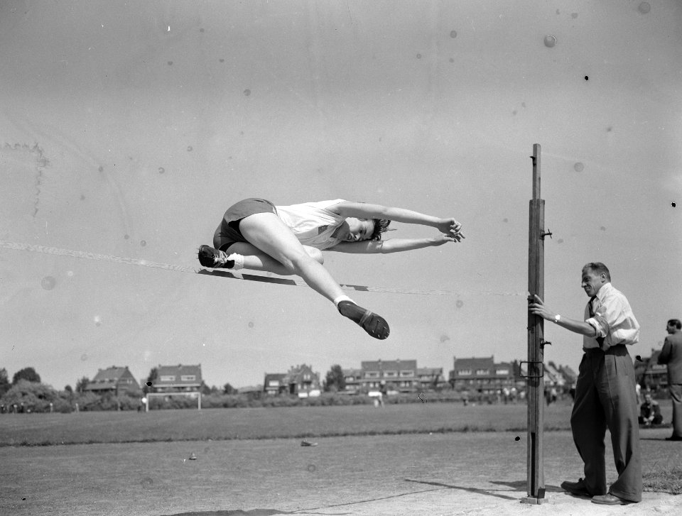 Nederlandse Jeugd Atletiekkampioenschappen te Den Haag. Hoogspringen meisjes., Bestanddeelnr 907-2436