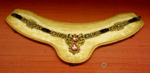 Necklace, 1700s, gold, diamonds, topazes - Museu Nacional de Soares dos Reis - Porto, Portugal - DSC00632