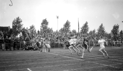 Nederlandse Kampioenschappen Atletiek, finale 100 meter dames, eerste Vonk, twee, Bestanddeelnr 919-4286