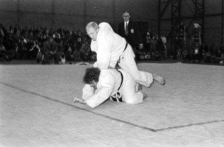 Nederlandse judokampioenschappen 1971 in Haarlem Wim Ruska houdt Dolman in blok, Bestanddeelnr 924-2255