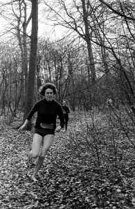 Nederlandse kampioenschappen Cross Country , Gerda Kraan wint bij de dames op de, Bestanddeelnr 917-5079