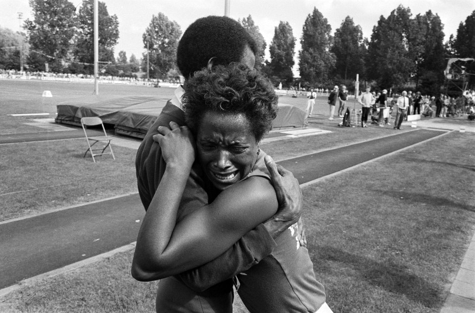 Nederlandse Kampioenschap Atletiek in Amsterdam Nellie Fierce Cooman huilt van , Bestanddeelnr 933-7099