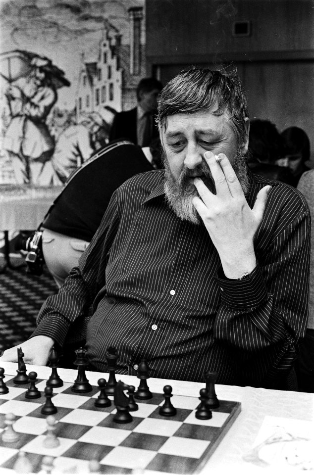 Nederlandse kampioenschap Schaken in Amsterdam. Jan Hein Donner in aktie, Bestanddeelnr 932-0381