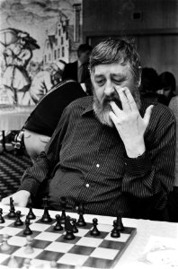 Nederlandse kampioenschap Schaken in Amsterdam. Jan Hein Donner in aktie, Bestanddeelnr 932-0381
