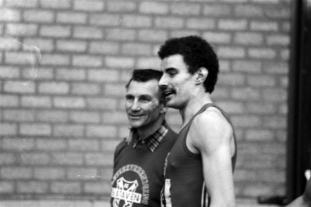 Nederlandse Indoor atletiekkampioenschappen in Zwolle nr. 7a midden Koen Gijsbe, Bestanddeelnr 930-1054