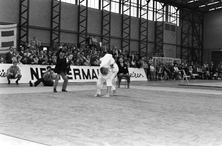 Nederlandse judokampioenschappen 1971 in Haarlem Snijder tegen Fennel, Bestanddeelnr 924-2260