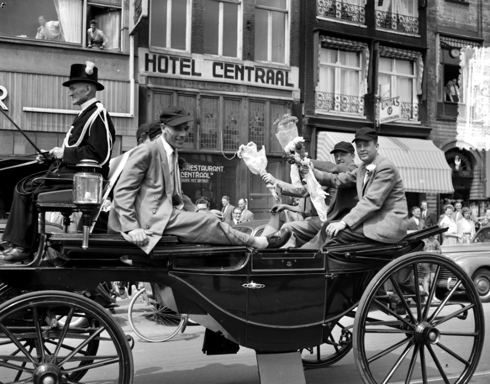 Nederlandse honkbalteam zegetocht door Amsterdam, Bestanddeelnr 907-8994