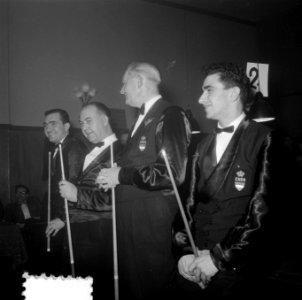 Nederlandse kampioenschappen biljarten 712 Van links naa rechts Oosterhout (2e), Bestanddeelnr 908-3354