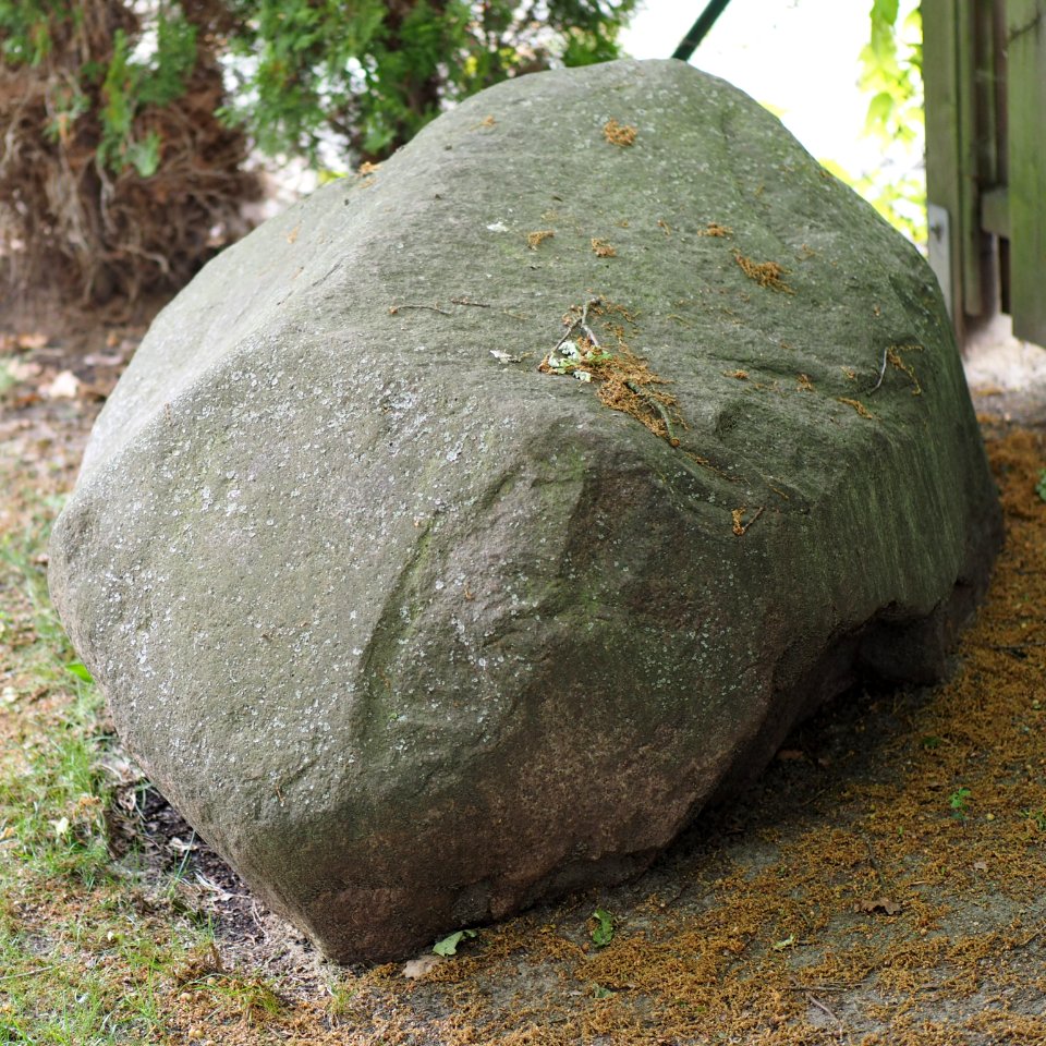 Naturdenkmal.Berlin.7-4F.Findling