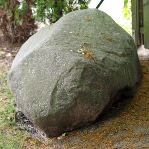 Naturdenkmal.Berlin.7-4F.Findling