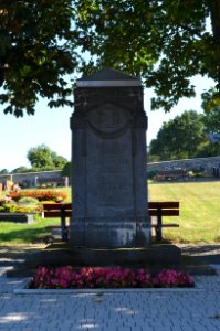 Naunstadt, Ehrenmal (1)