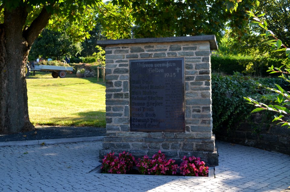 Naunstadt, Ehrenmal (3)