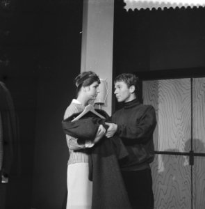NCRV TV spel John Walker , scene tussen Else Valk (Ellen) en Jack Horn (John), Bestanddeelnr 910-4320