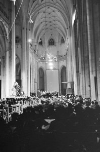 NCRV 40-jarig bestaan herdacht in Eusebiuskerk te Arnhem, overzicht in de kerk, Bestanddeelnr 917-1123