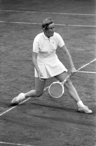 Nationale tenniskampioenschappen op Mets-banen in Scheveningen Trudy Groenman a, Bestanddeelnr 922-7017