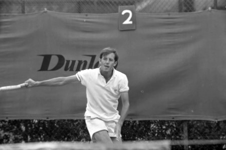 Nationale tenniskampioenschappen op Mets-banen in Scheveningen nr. 21,22 P. Sto, Bestanddeelnr 922-7022
