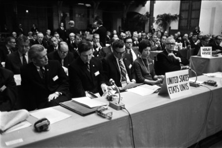 NATO Parlement bijeen in Ridderzaal, Den Haag nr. 11 Duitse delegatie, nr. 12, Bestanddeelnr 923-9982