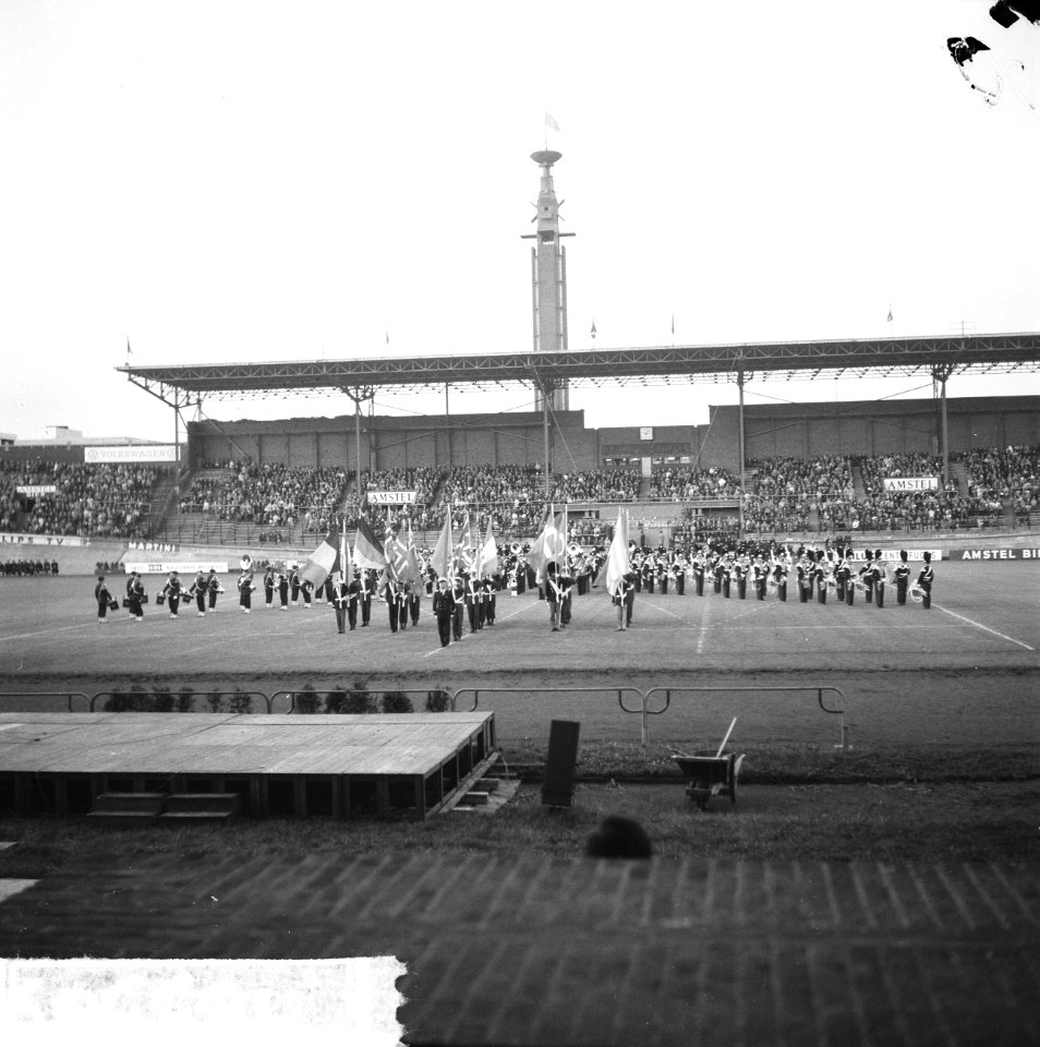 Natotaptoe in Olympisch Stadion overzicht openingsnummer, Bestanddeelnr 916-5569