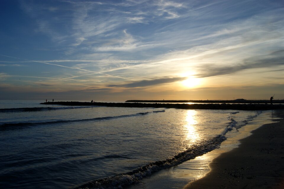 Horizon reflections beach