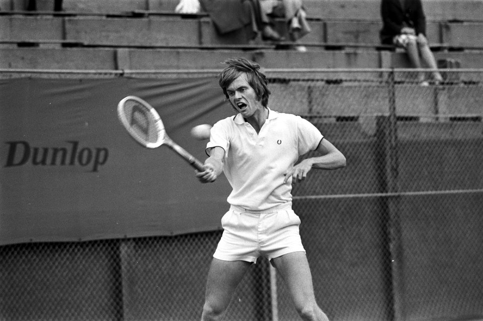 Nationale Tenniskampioenschappen te Scheveningen, F Schmitz in aktie, Bestanddeelnr 925-8089