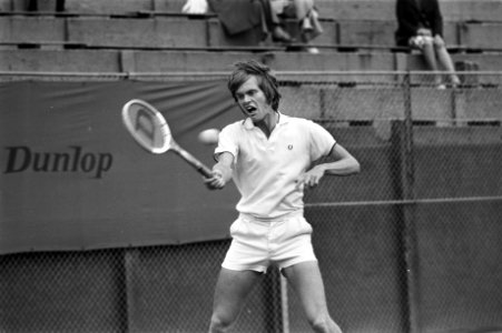 Nationale Tenniskampioenschappen te Scheveningen, F Schmitz in aktie, Bestanddeelnr 925-8089