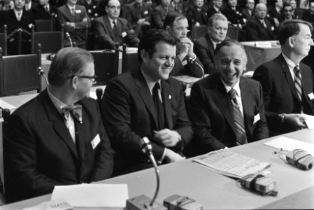 NATO Parlement bijeen in Ridderzaal, Den Haag v.l.n.r Clark (USA). Edward Kenn, Bestanddeelnr 923-9972