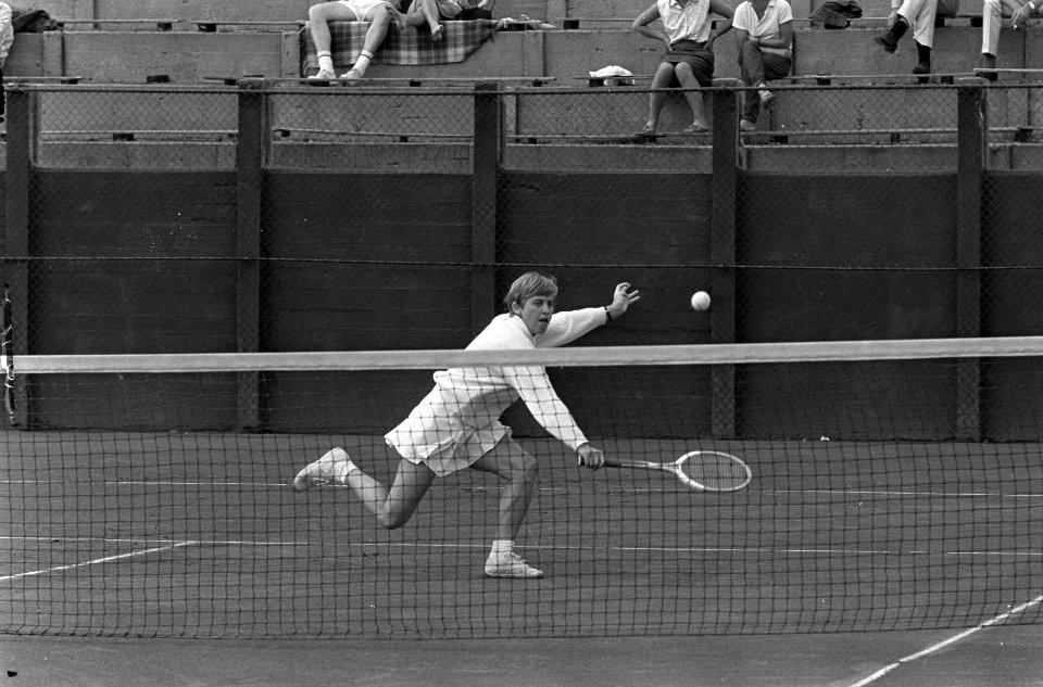 Nationale Tenniskampioenschappen te Scheveningen. Astrid Suurbeek in aktie, Bestanddeelnr 920-5781
