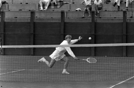 Nationale Tenniskampioenschappen te Scheveningen. Astrid Suurbeek in aktie, Bestanddeelnr 920-5781