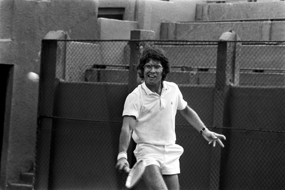 Nationale Tenniskampioenschappen te Scheveningen, H Wolff in aktie, Bestanddeelnr 925-8091
