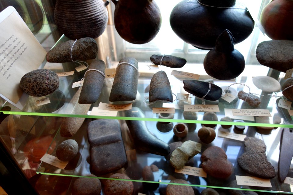 Native American stone tools - Joseph Allen Skinner Museum - DSC07797