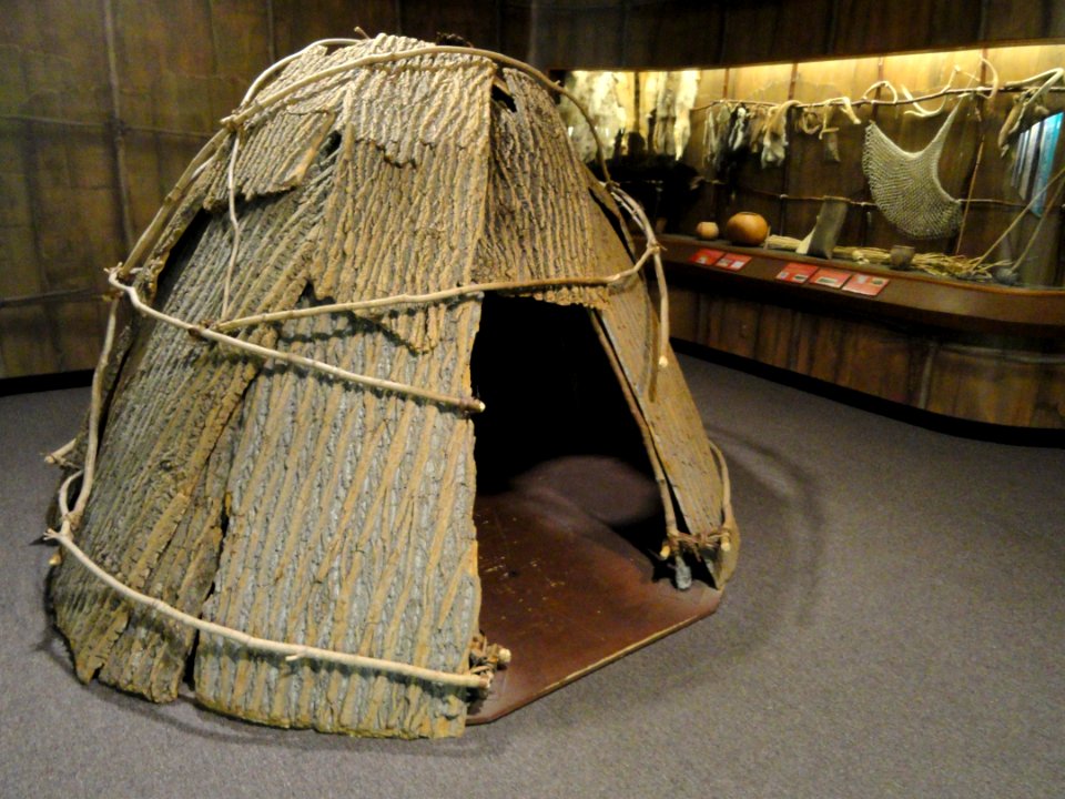 Native American display - Springfield Science Museum - Springfield, MA - DSC03437