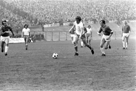 NEC tegen Ajax 0-1, nr 10 scheidsrechter Dorpmans, kop, Bestanddeelnr 925-4685