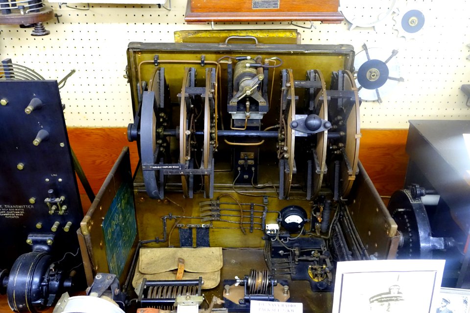 Navy radio pack set, view 2 of 2, 0.5 KW quenched gap, 1917 - New England Wireless & Steam Museum - East Greenwich, RI - DSC06670