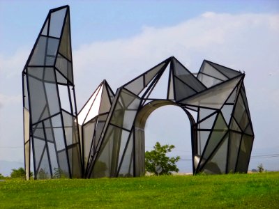 Navalcanero - Conjunto escultórico 'Chrystal Garden', obra de Dennis Oppenheim (3)