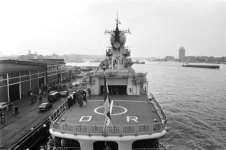 Navo-vlootbezoek in Amsterdam de De Ruyter in Amsterdam (achteraanzicht), Bestanddeelnr 928-8069
